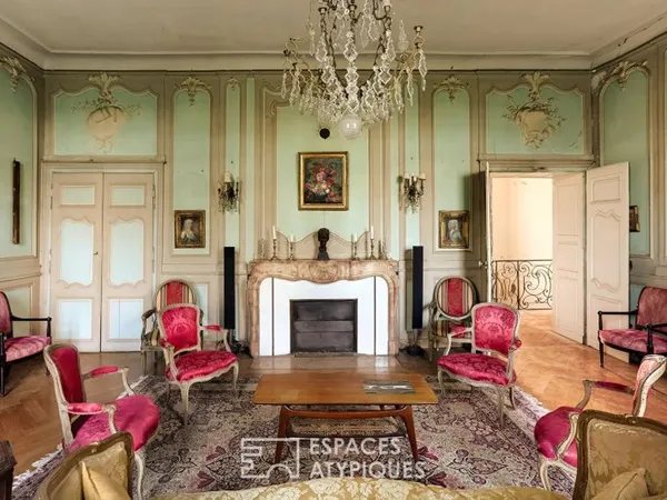 Demeure noble du XVIIIe inscrite MH avec parc proche de Gy