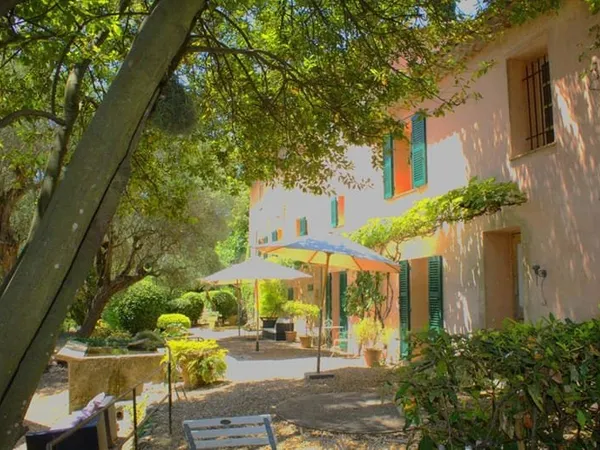 Mas du XVIIIème Siècle de 300 m² sur domaine de 15 000 m²