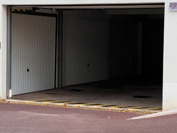 Parking sous terrain a louer centre port