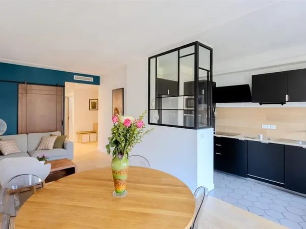 Appartement de 3 pièces à Nice (Côte d'Azurra), rénové, avec mitoyenne, quartier Libération, près d