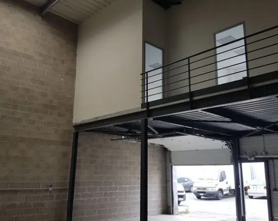 Local industriel 150 m²