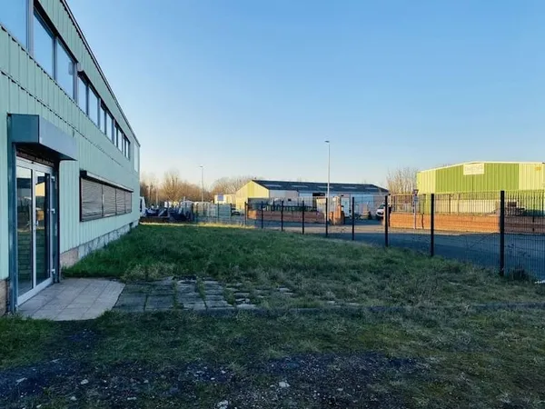 Local 475 m²