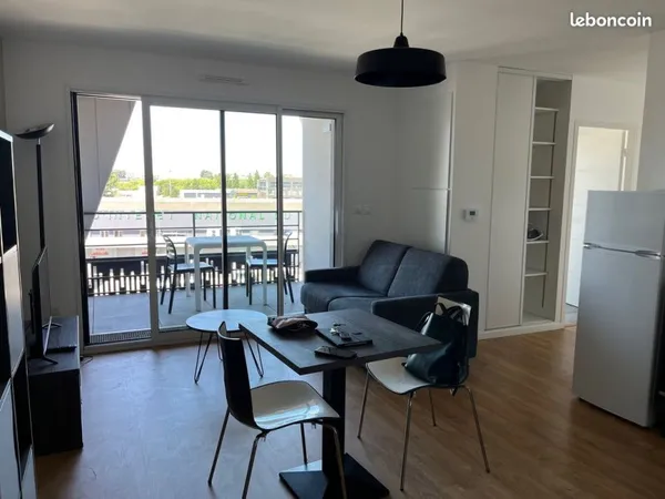 T2 meublé récent 42 m² avec stationnement et balcon