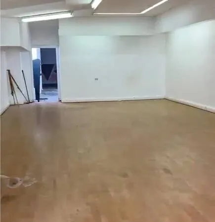 Local commercial 136 m²