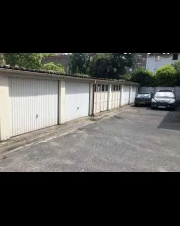 Box de garage vendu loué idéal investisseur immobilier