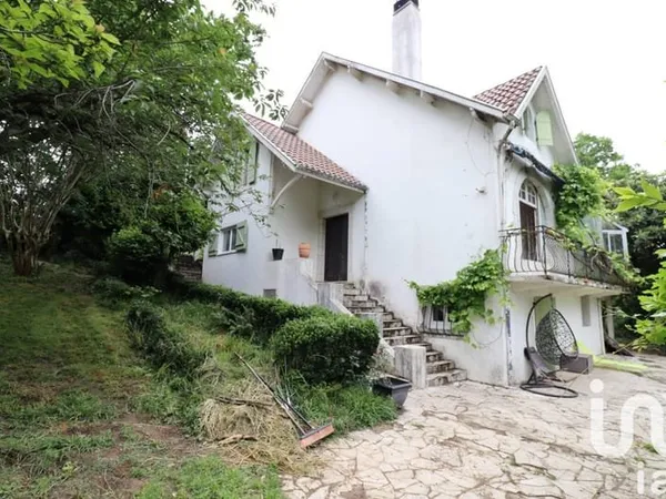 Maison 10 pièces 196 m²