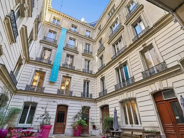 Bureau 985 m²
