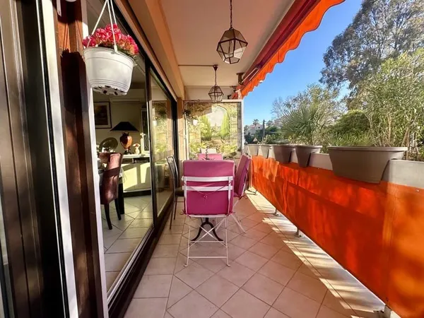 Appartement 3 pièces 2 chambres 66m² centre ville avec terrasse , parking et cave Sainte-Maxime