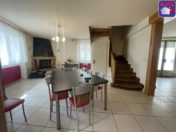 Maison 10 pièces 212 m²