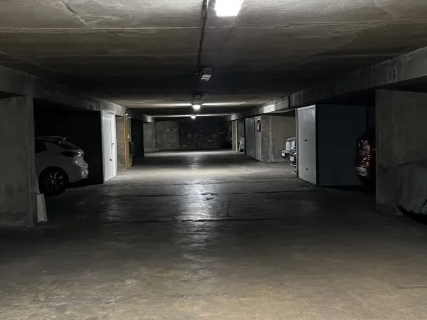 Loue parking - 16m²