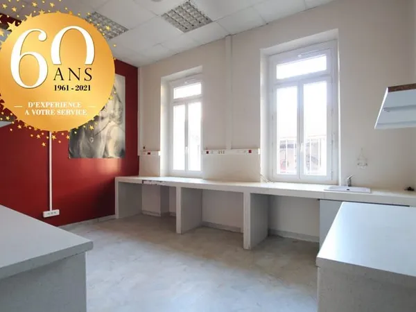FREJUS - LOCAUX - 116 2 M2