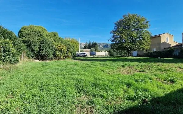 CHEVAL-BLANC (84460) : Terrain Constructible 1 269M2