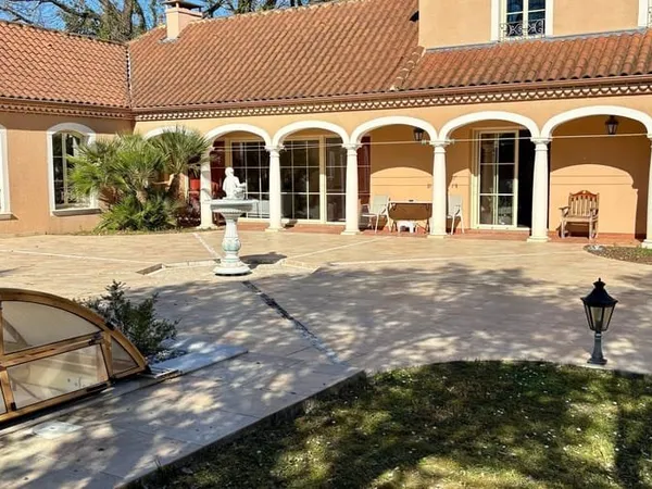 Maison 6 pièces 237 m²