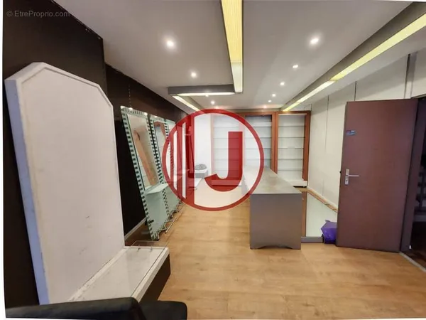 Local 35 m2 avec cave et garage sur Mulhouse