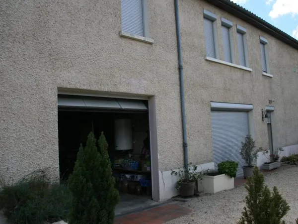 Proximité tous commerces et école, charmant pavillon Sud Ouest Chatellerault.