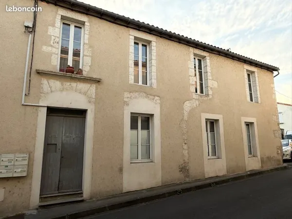 Bel appartement en parfait état, grand T2, en rdc, cuisine équipée, quartier houmeau, proche de tout