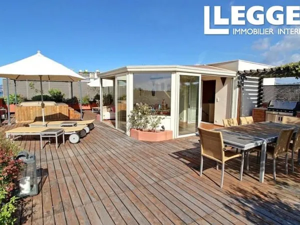 Cannes Palm Beach, superbe apartment au dernier étage avec vue mer panoramique et une terrasse sur l