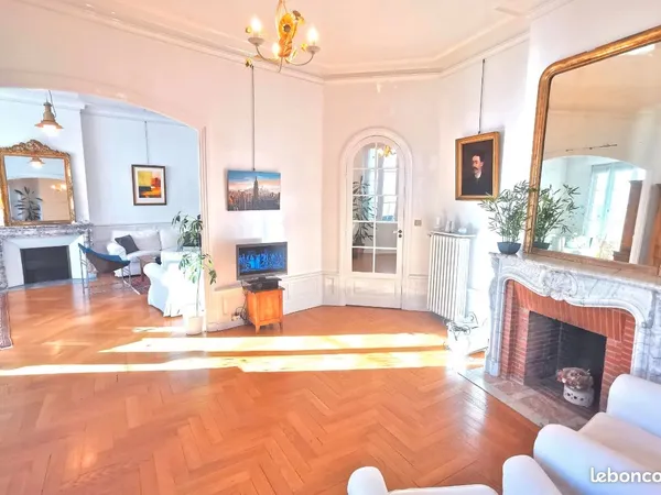 TRIANGLE D'OR - Appt. De prestige, gd balcon SUD, garage, ascenseur, asc. De service, suite parental