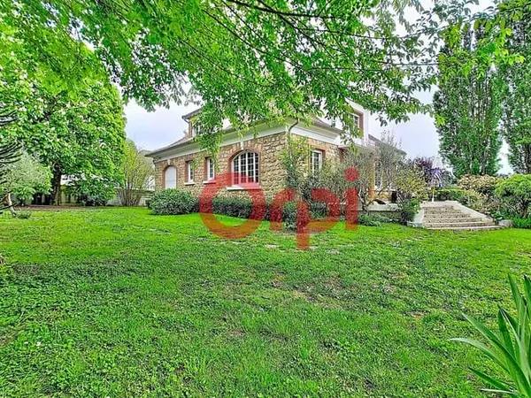 Maison 8 pièces 238 m²