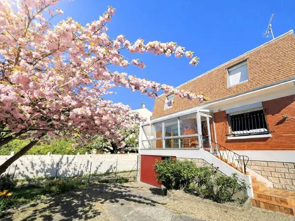 Maison familiale terrain de 827 m² Quartier prisé « Pré de l'Arche »