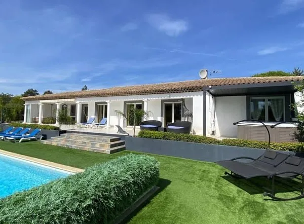 Maison de plain-pied 8 pièces 205 m²