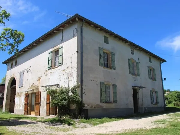 Ancien corps de ferme à rafraîchir