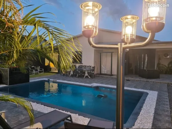 Maison avec piscine - secteur Rivière des Galets (Le Port)