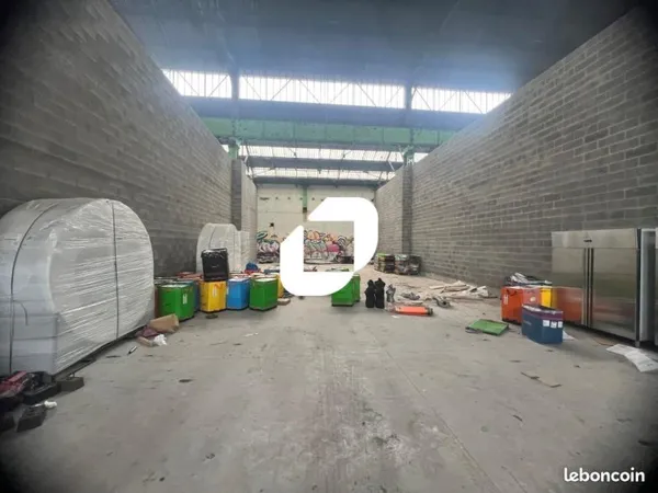 Local industriel 1 100 m²