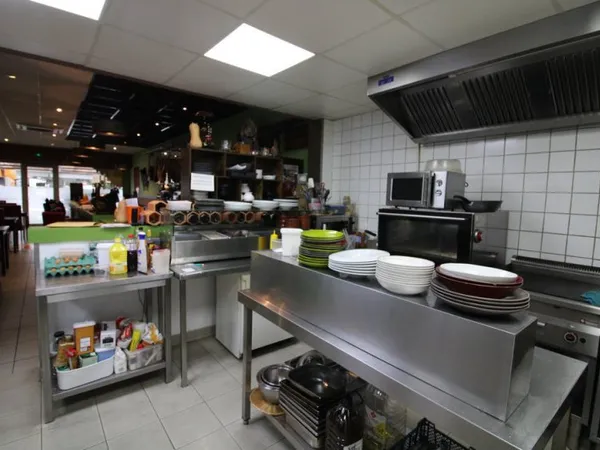 MURS et FONDS DE COMMERCE RESTAURANT DE 100 M2.