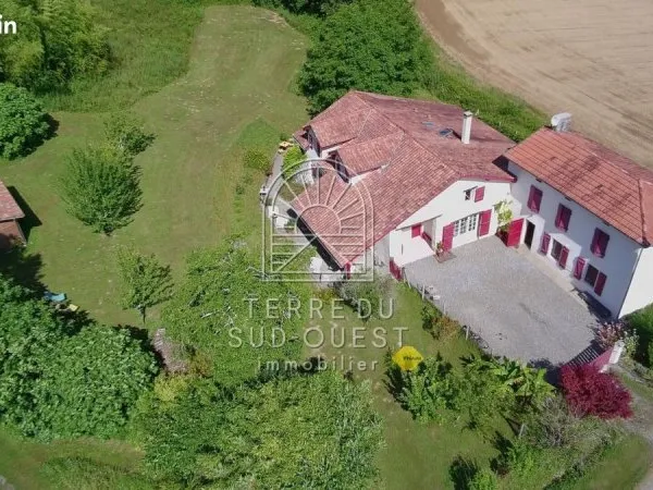 Ferme 8 pièces 300 m²