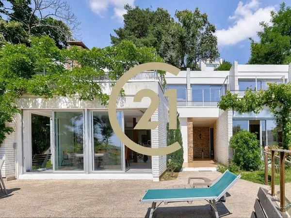 Maison 9 pièces 220 m²