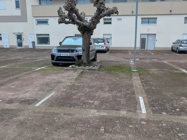 Place de parking exterieur
