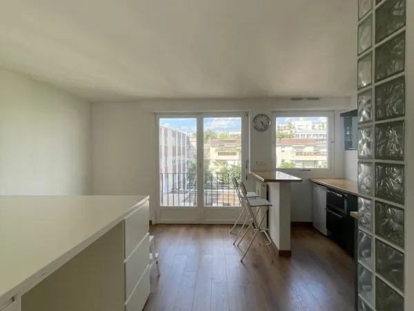 Loue Appartement studio meublé Paris 15ème - 27m²