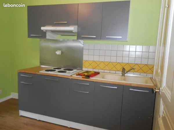 A louer appartement t2 a montfaucon en velay (43) centre, proche commerces et parkings, dispo a part