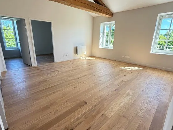 T3 de caractère - 64 m². Château rénové. Dernier étage. Beauvallon / Chassagny