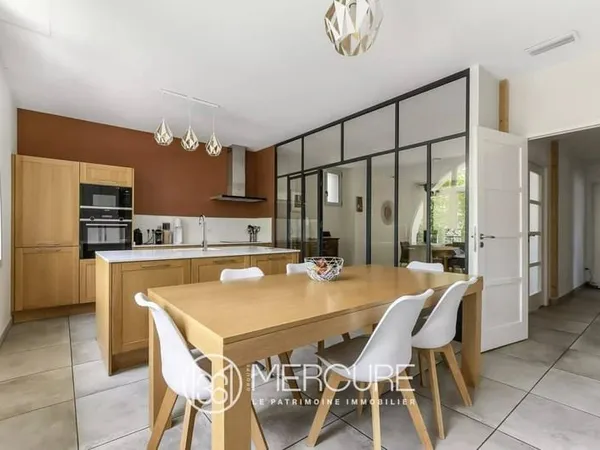 Maison de ville 9 pièces 230 m²