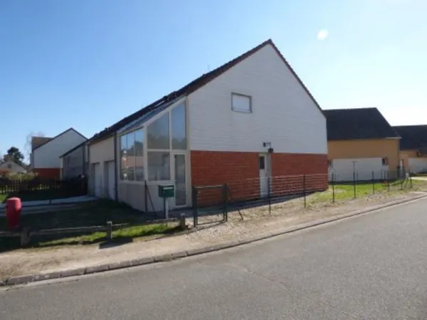 Votre agence France Loire Aubigny S/Nère vous propose ce pavillon à la location sur la commune de Pi