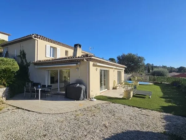 FREJUS, superbe villa avec piscine dans domaine sécurisé