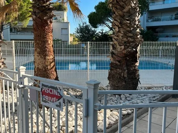 Location appartement T2, 55M2, meublé, piscine