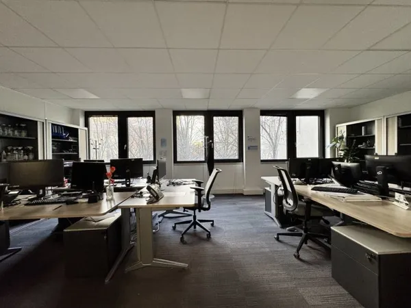 Bureaux - A LOUER - 153 m² non divisibles