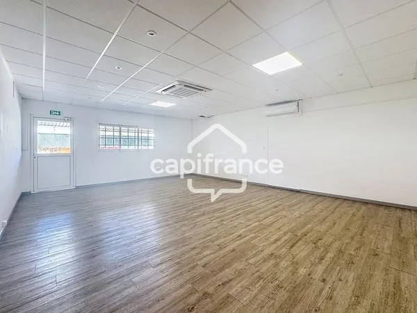 À LOUER - BUREAUX 56 m² - LE VILLAGE DE JARRY - BAIE-MAHAULT