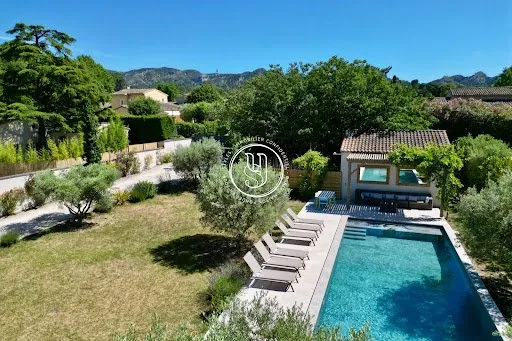Maison 8 pièces 393 m²