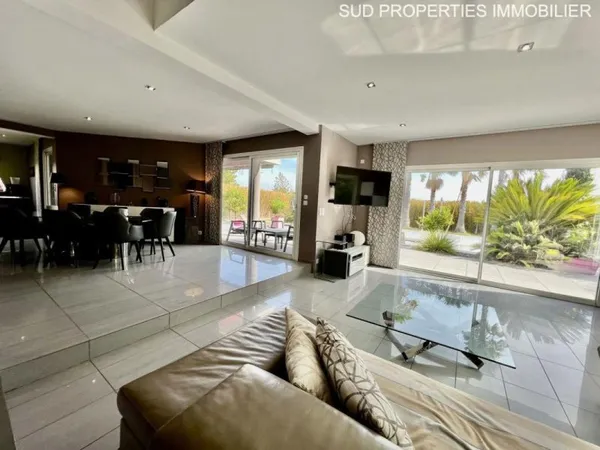 VILLA CONTEMPORAINE PROCHE MER