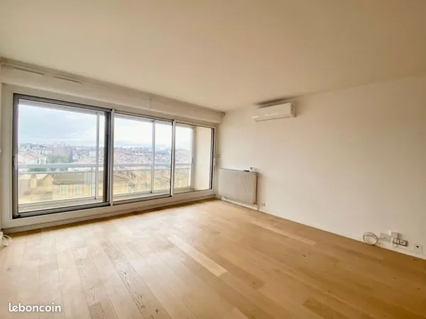 Très lumineux et spacieux T3/4 avec très jolie vue dégagée