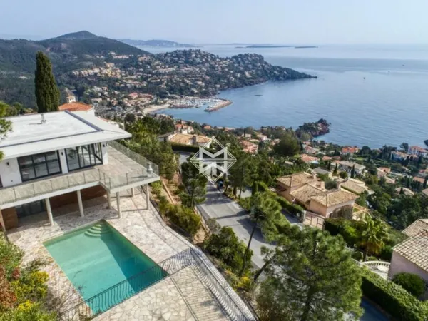 Villa contemporaine avec vue mer panoramique