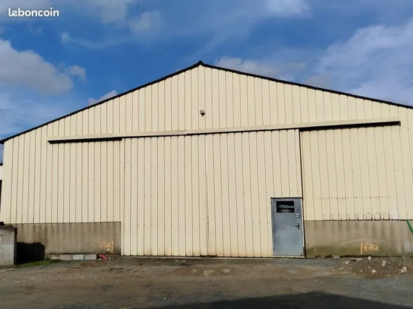 Local d’activité et entrepôt Location Plouvorn  500m² 1200€