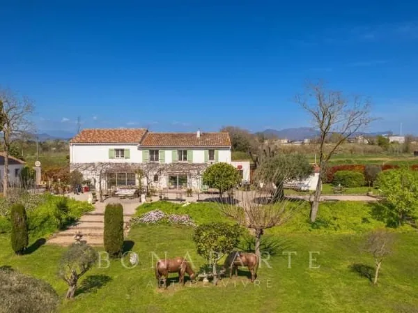 Maison traditionnelle en pleine nature et à proximité des commodités