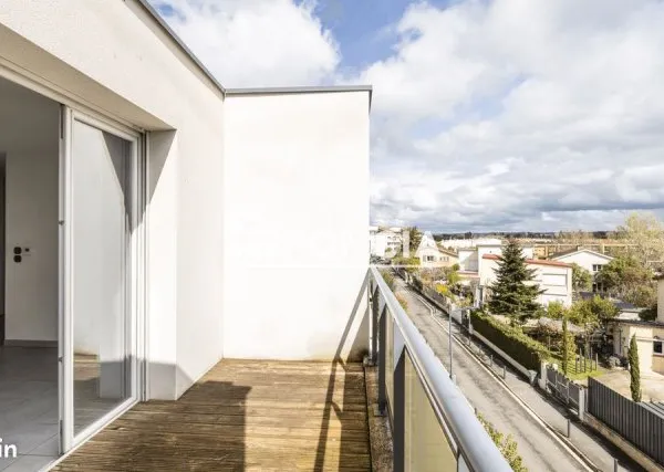 T3 dernier etage terrasse parking sous sol