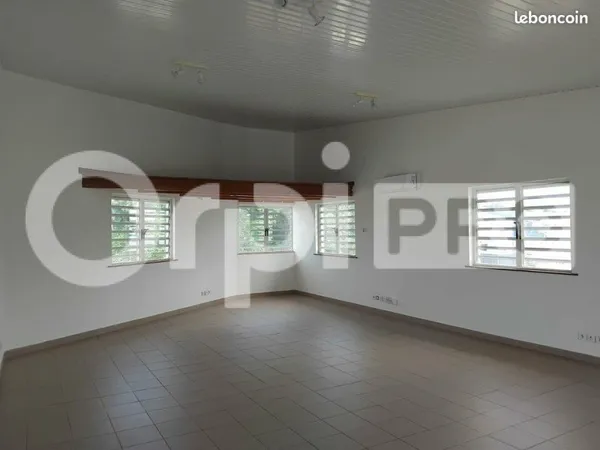 Bureau 60 m²