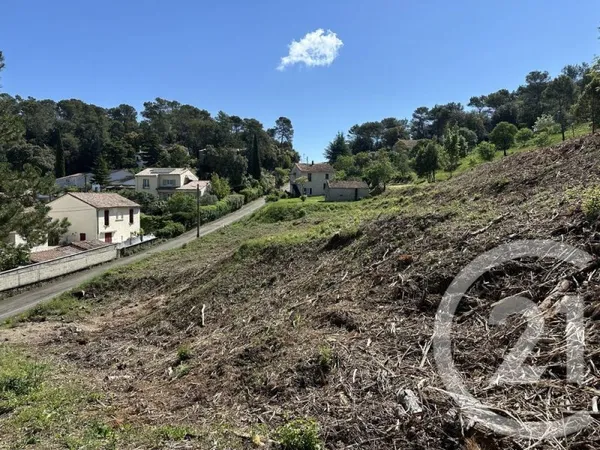 Terrain 4064 m²